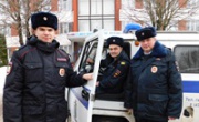 В  Железногорске сотрудники полиции помогли водителю потушить горящий автомобиль