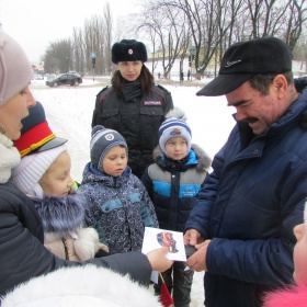 В Железногорске воспитанники детского сада приняли участие в акции «Будь внимателен, водитель!»