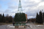 На площади «Руси» устанавливается главная городская елка