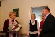В Железногорске поздравили почетного работника культуры с 80-летием