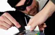 Железногорцы доверили свои банковские карты посторонним и остались без денег 