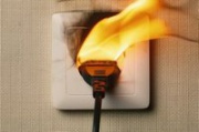 Причина пожара – короткое замыкание электророзетки 